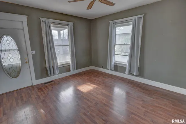 $69,900 | 907 East Park Street, Taylorville, IL 62568