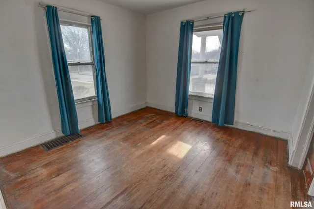 $69,900 | 907 East Park Street, Taylorville, IL 62568