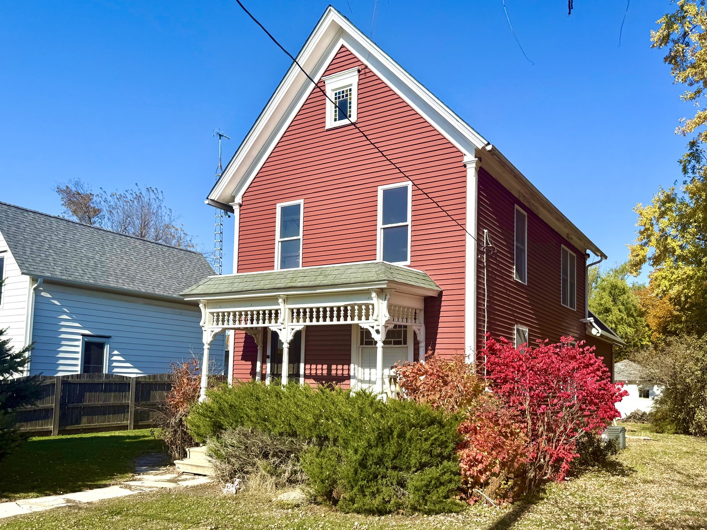 136 West Chestnut Street Compton, IL 61318 - Photo 1 of 24 a front view of a house with a yard
