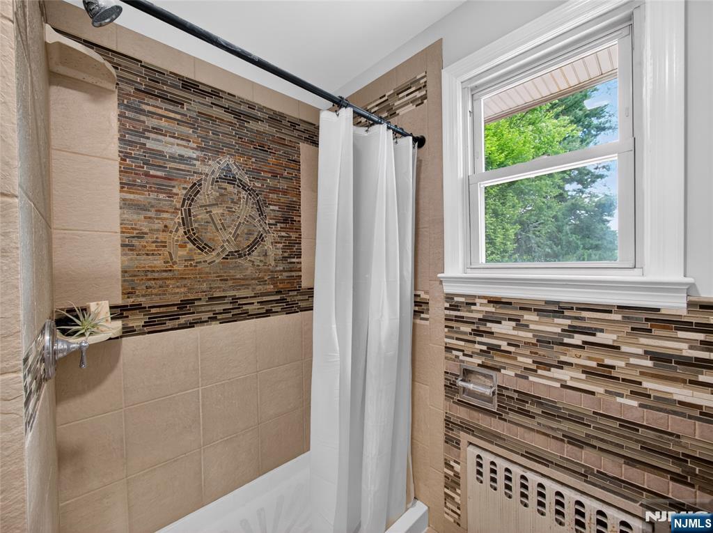 538 Coolidge Place Paramus, NJ 07652 - Photo 16 of 42