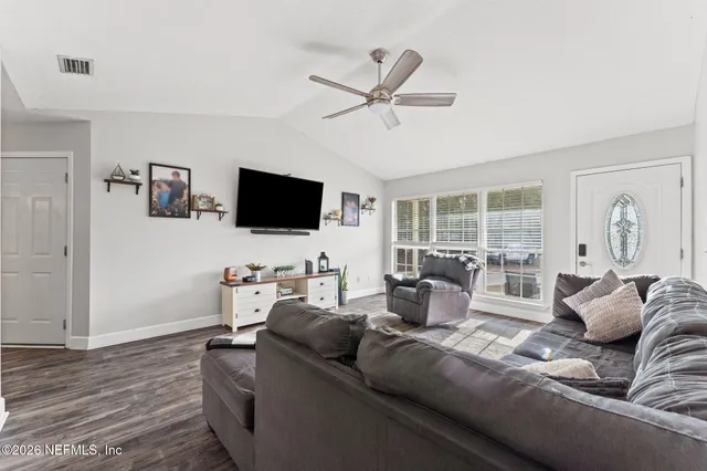 $279,500 | 482 North 3rd Street, Macclenny, FL 32063