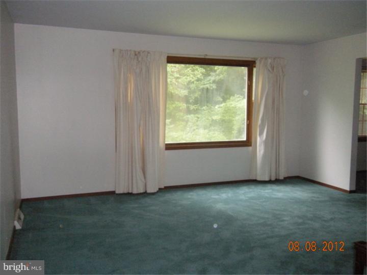 270 Meany Road Wrightstown, NJ 08562 - Photo 2 of 16 Living Room