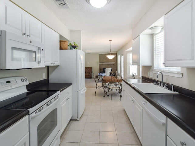5367 Constitution Road Crestview, FL 32539 - Photo 9 of 16 Kitchen