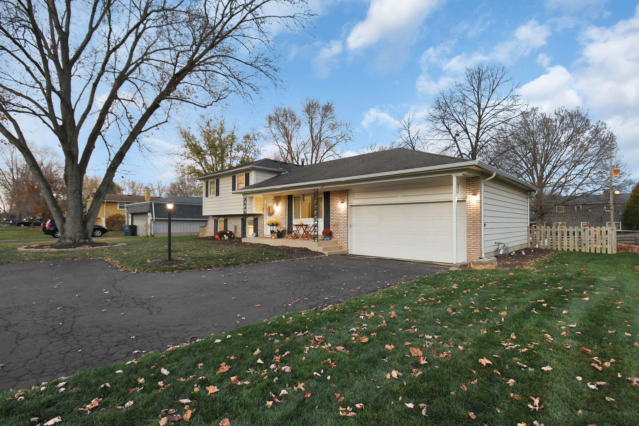 5672 Linworth Road Columbus, OH 43235 - Photo 2 of 33 3-web-or-mls-5672-linworth-rd
