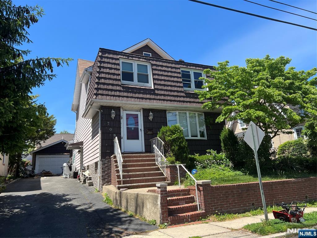 709 Kingsland Avenue Ridgefield, NJ 07657 - Photo 1 of 3