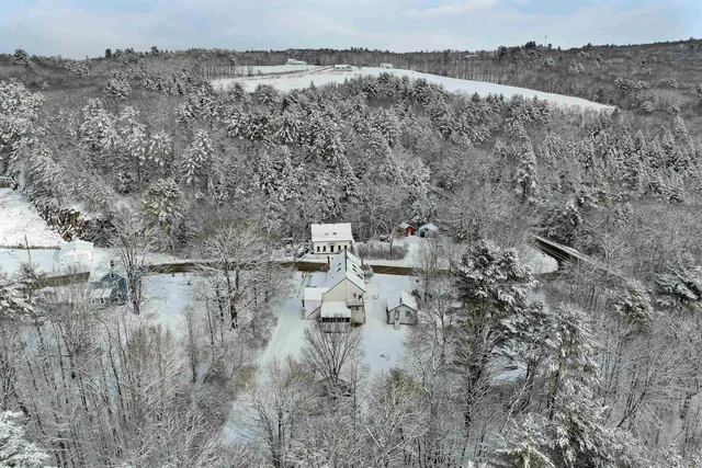 $650,000 | 11 White Plains Road, Webster, NH 03303