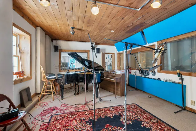 $650,000 | 11 White Plains Road, Webster, NH 03303