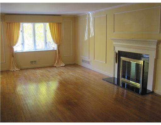 666 Scrubgrass Road Mt. Lebanon, PA 15243 - Photo 3 of 17 Living Room.
