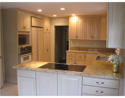 666 Scrubgrass Road Mt. Lebanon, PA 15243 - Photo 5 of 17 Kitchen.