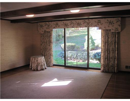 666 Scrubgrass Road Mt. Lebanon, PA 15243 - Photo 7 of 17 Den/Family/Great Room.