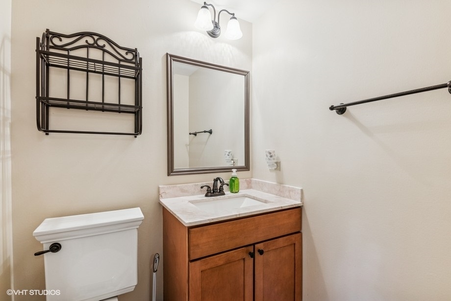 1063 Ridgefield Circle Carol Stream, IL 60188 - Photo 12 of 17 Gallery Image 12