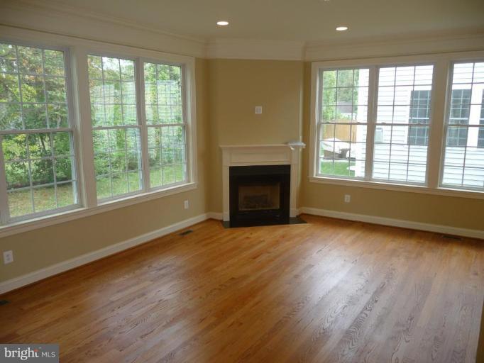 8041 Washington Road Alexandria, VA 22308 - Photo 6 of 21 Family Room