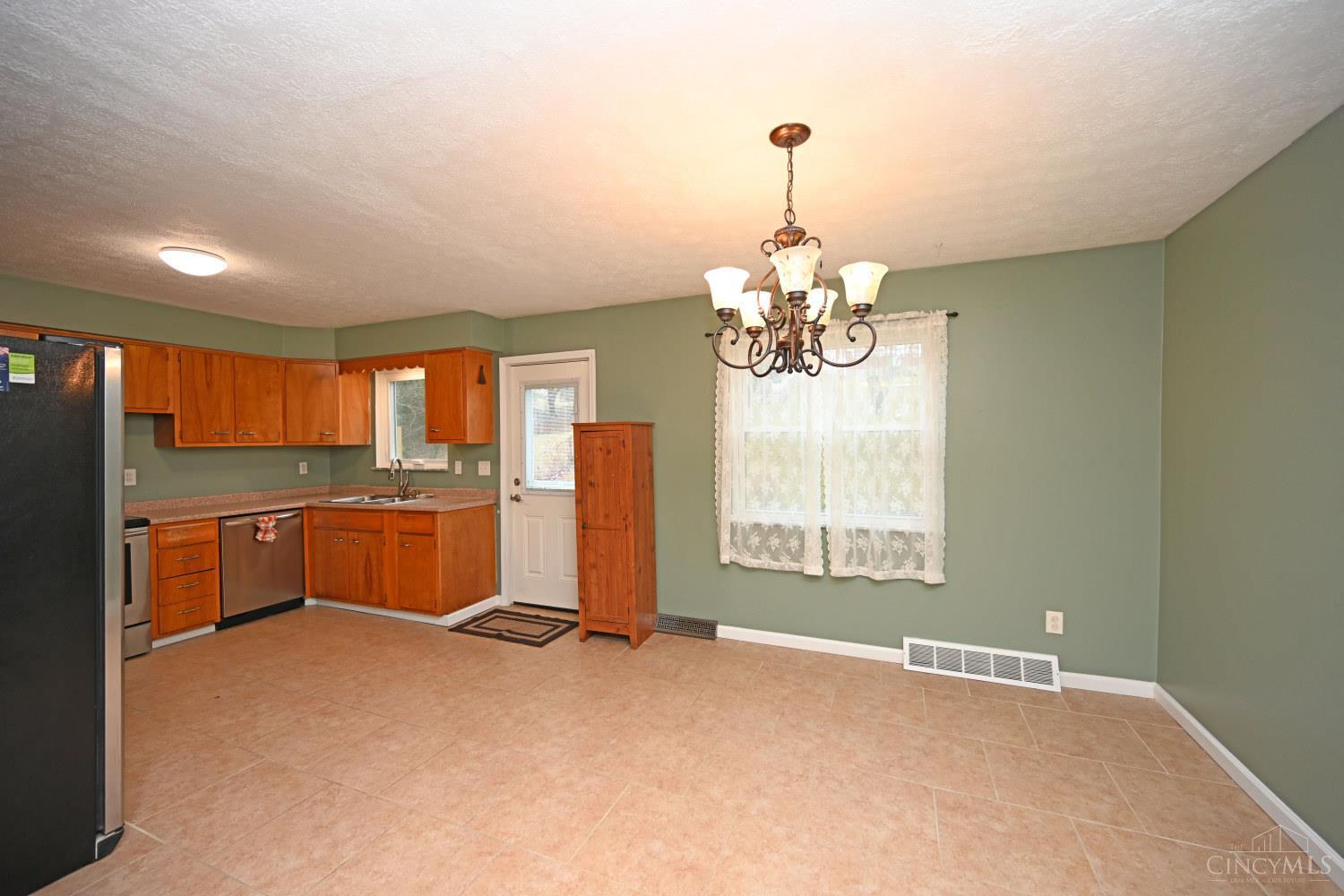 4475 Delhi Road Cincinnati, OH 45238 - Photo 7 of 35 Gallery Image 7