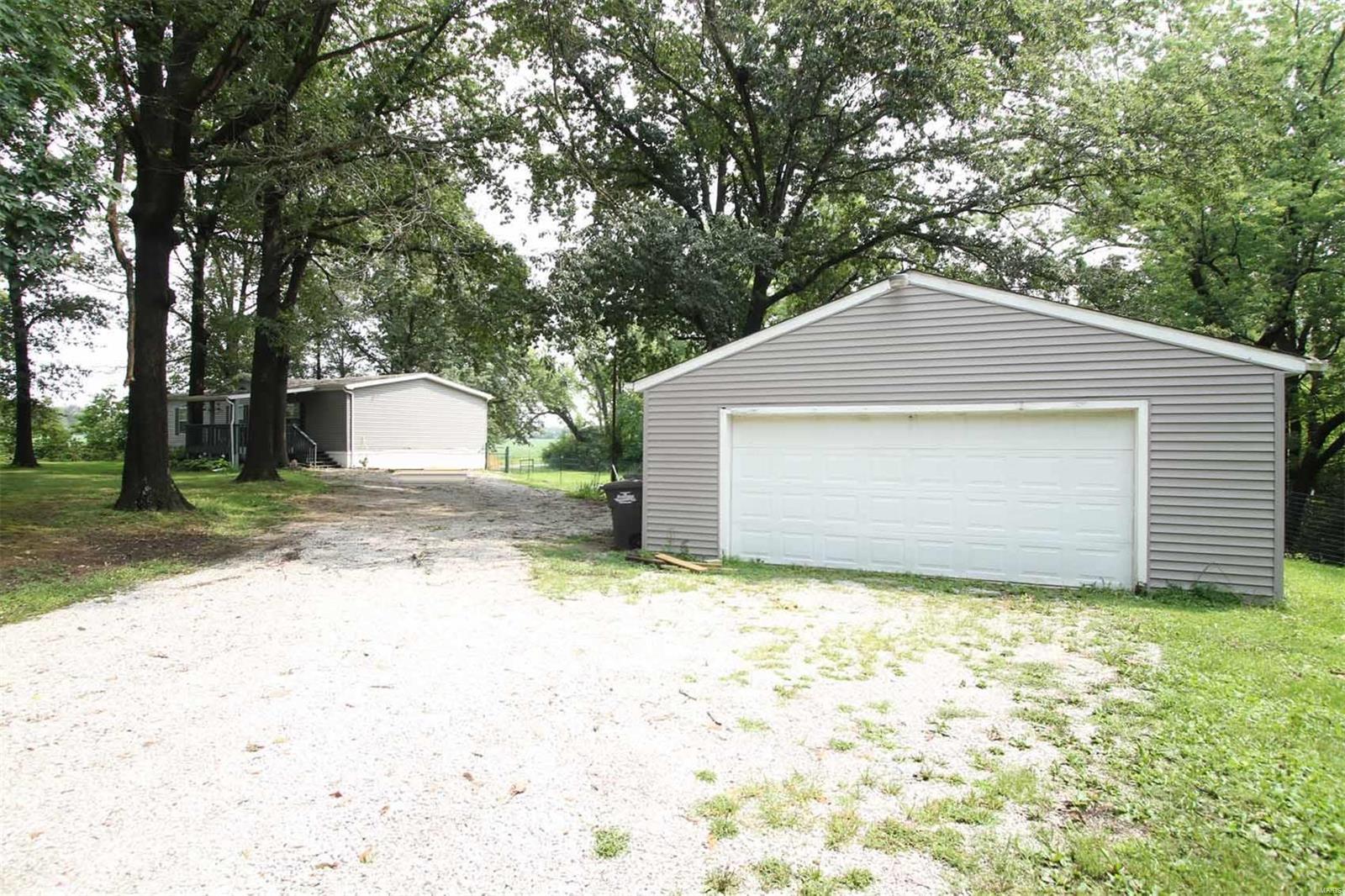 950 Blue Ridge Road Alton, IL 62002 - Photo 3 of 20