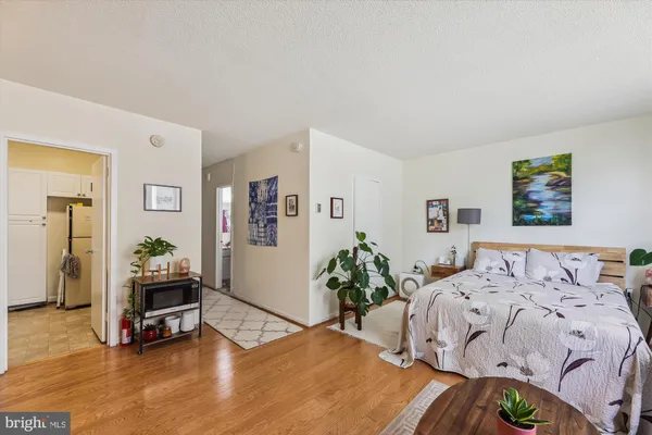 $1,700 | 4242 East-West Highway, Unit 420, Bethesda, MD 20814