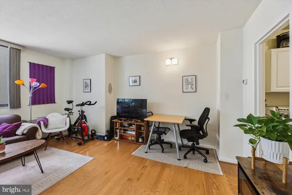 $1,700 | 4242 East-West Highway, Unit 420, Bethesda, MD 20814