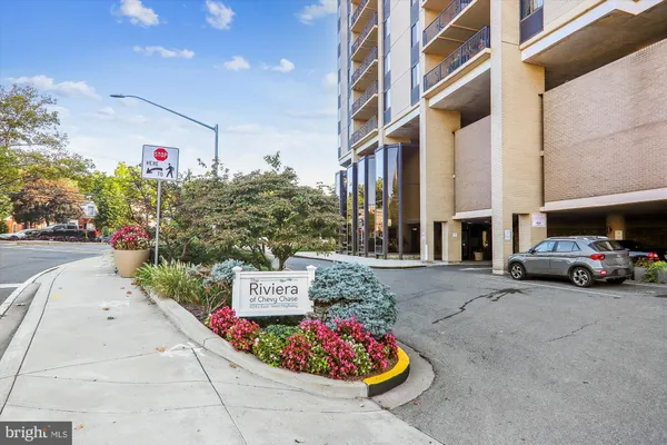 $1,700 | 4242 East-West Highway, Unit 420, Bethesda, MD 20814