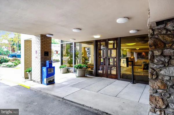 $1,700 | 4242 East-West Highway, Unit 420, Bethesda, MD 20814
