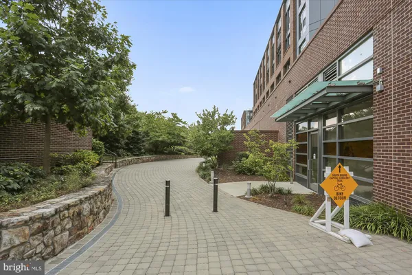 $1,700 | 4242 East-West Highway, Unit 420, Bethesda, MD 20814