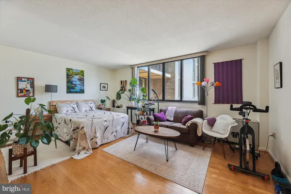 $1,700 | 4242 East-West Highway, Unit 420, Bethesda, MD 20814