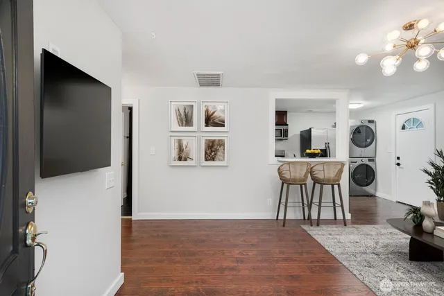 $549,999 | 3513 Northeast 6th Place, Renton, WA 98056