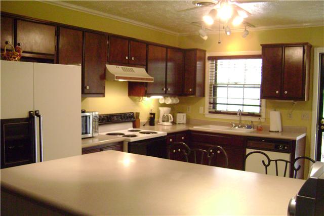 790 Fitzpatrick Road Nashville, TN 37214 - Photo 11 of 20 Large Eat-in Kitchen w/ Bar - ABSOLUTELY No Shortage of Cabinets & Counters!