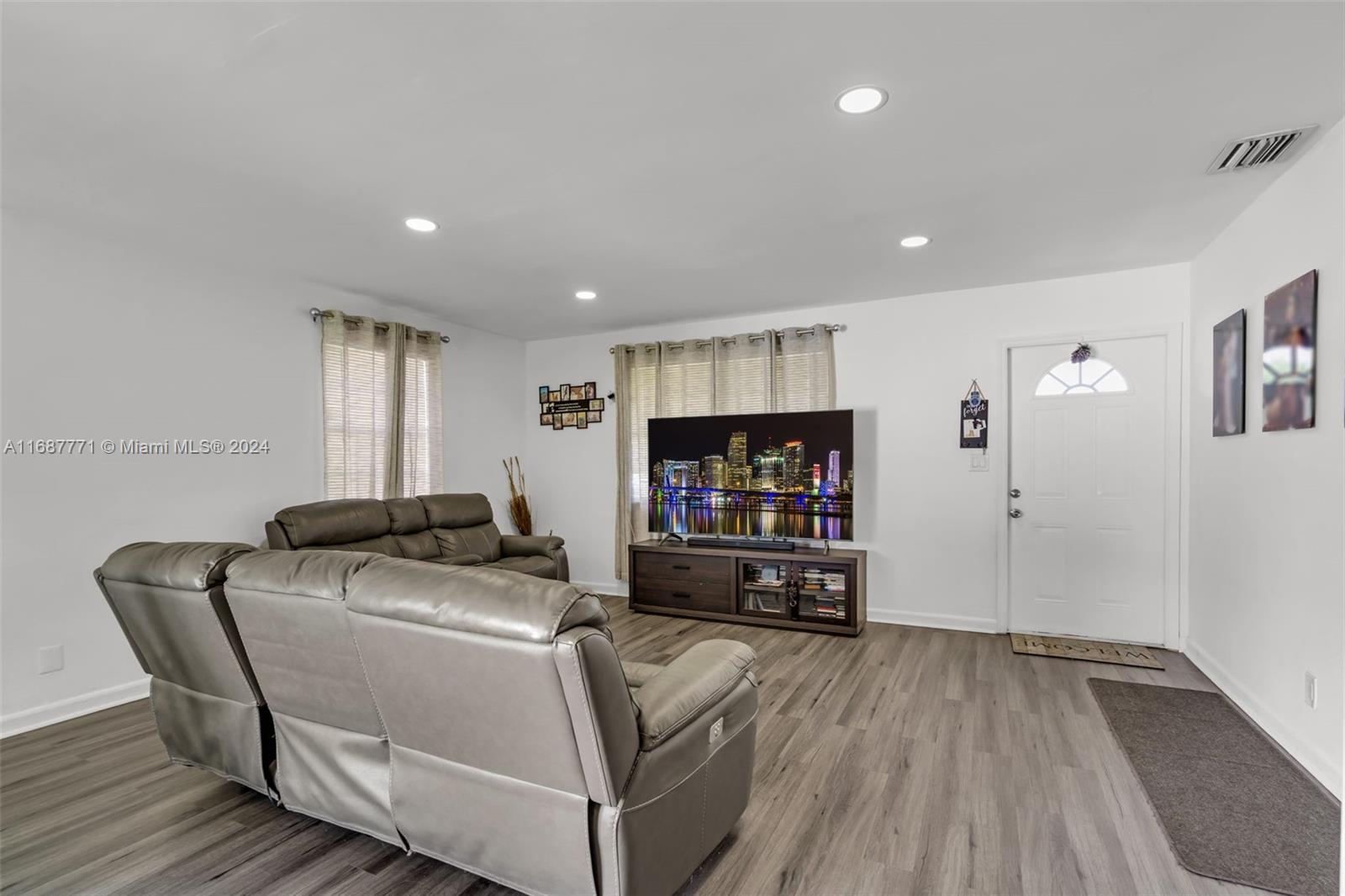 30320 Southwest 149th Avenue Homestead, FL 33033 - Photo 4 of 31