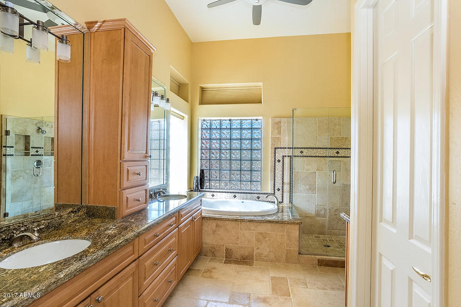 5233 East Hashknife Road Phoenix, AZ 85054 - Photo 14 of 19 5233 E Hashknife-19