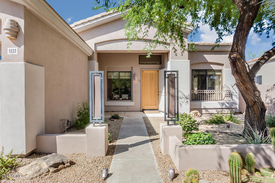 5233 East Hashknife Road Phoenix, AZ 85054 - Photo 2 of 19 5233 E Hashknife-2
