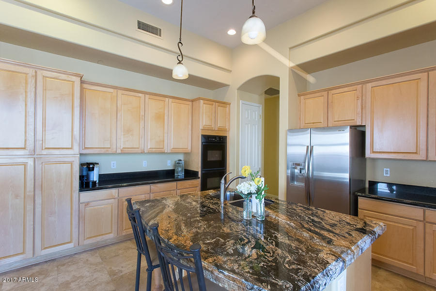 5233 East Hashknife Road Phoenix, AZ 85054 - Photo 10 of 19 5233 E Hashknife-13