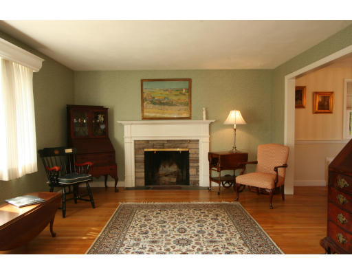 4 Marlyn Road Medfield, MA 02052 - Photo 7 of 11 Gallery Image 7