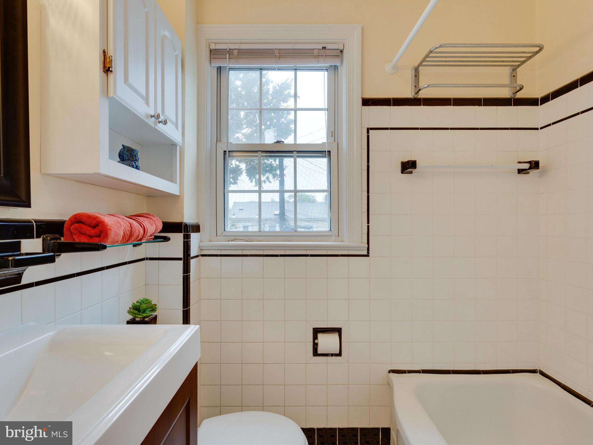 3618 1st Road South Arlington, VA 22204 - Photo 12 of 21 Bath
