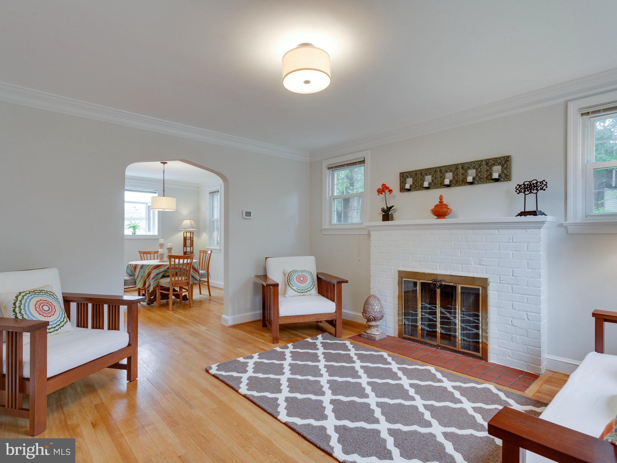 3618 1st Road South Arlington, VA 22204 - Photo 3 of 21 Living Room