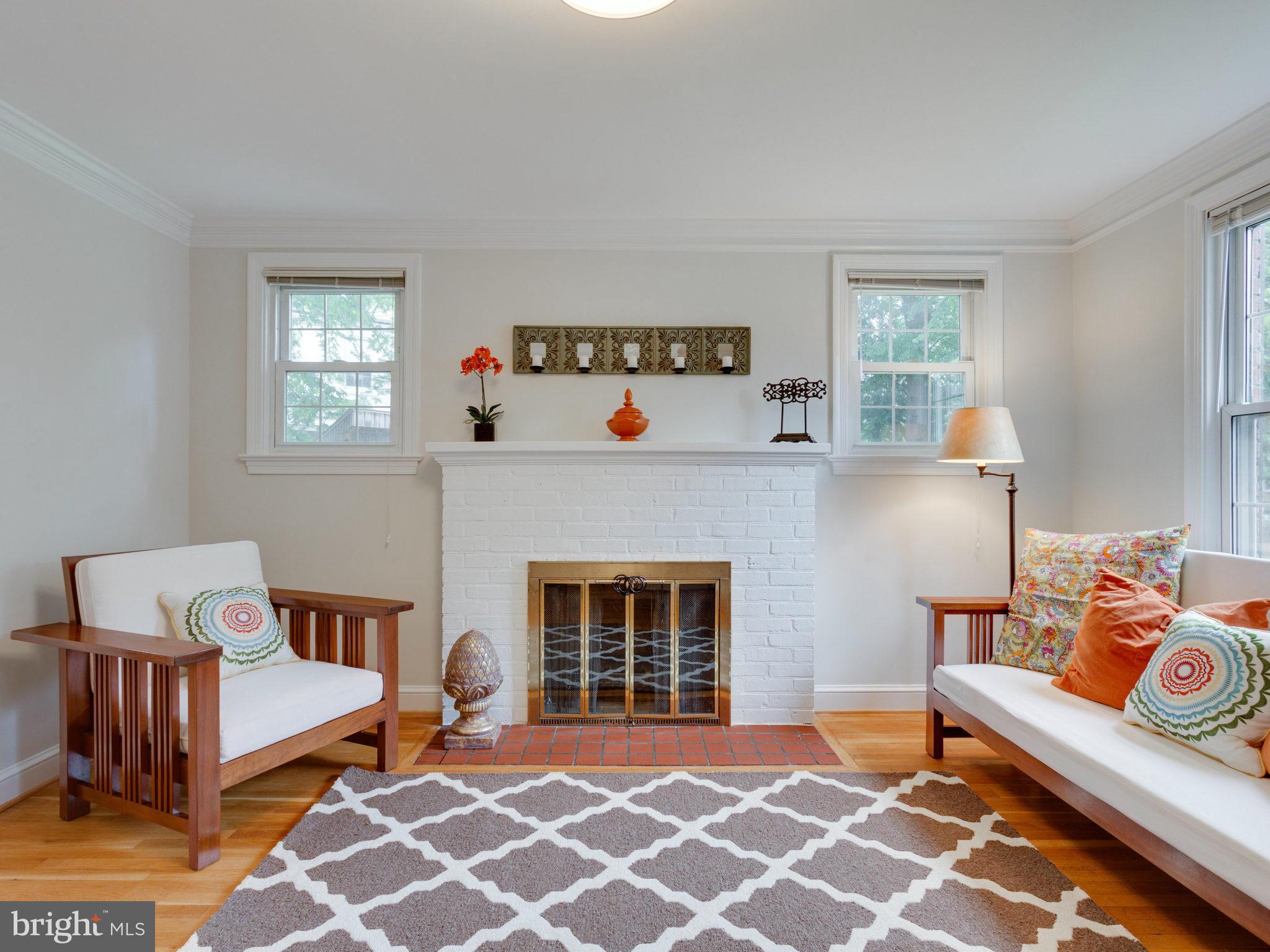 3618 1st Road South Arlington, VA 22204 - Photo 4 of 21 Living Room