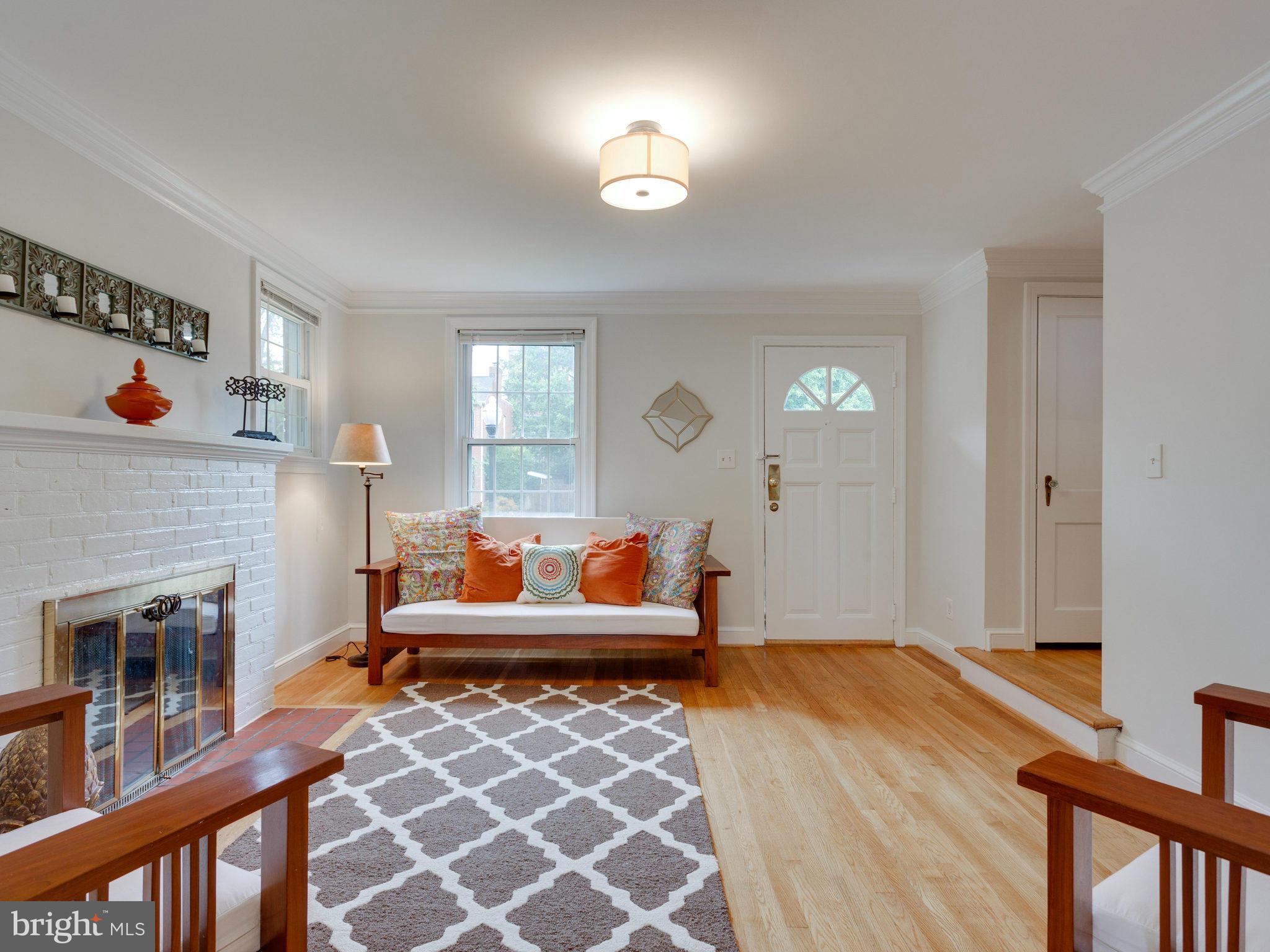 3618 1st Road South Arlington, VA 22204 - Photo 5 of 21 Living Room