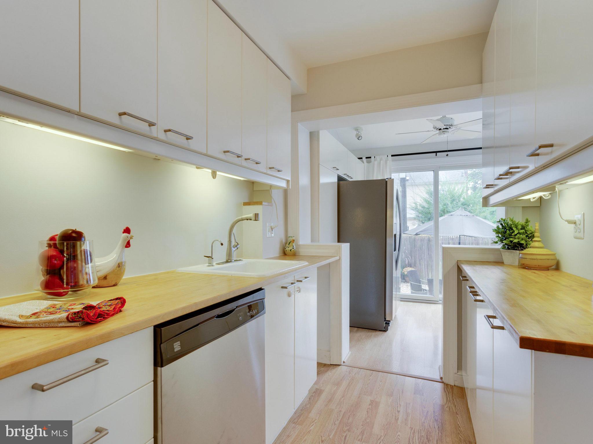 3618 1st Road South Arlington, VA 22204 - Photo 8 of 21 Kitchen