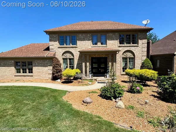 $629,900 | 39376 Heatherbrook Drive, Farmington Hills, MI 48331