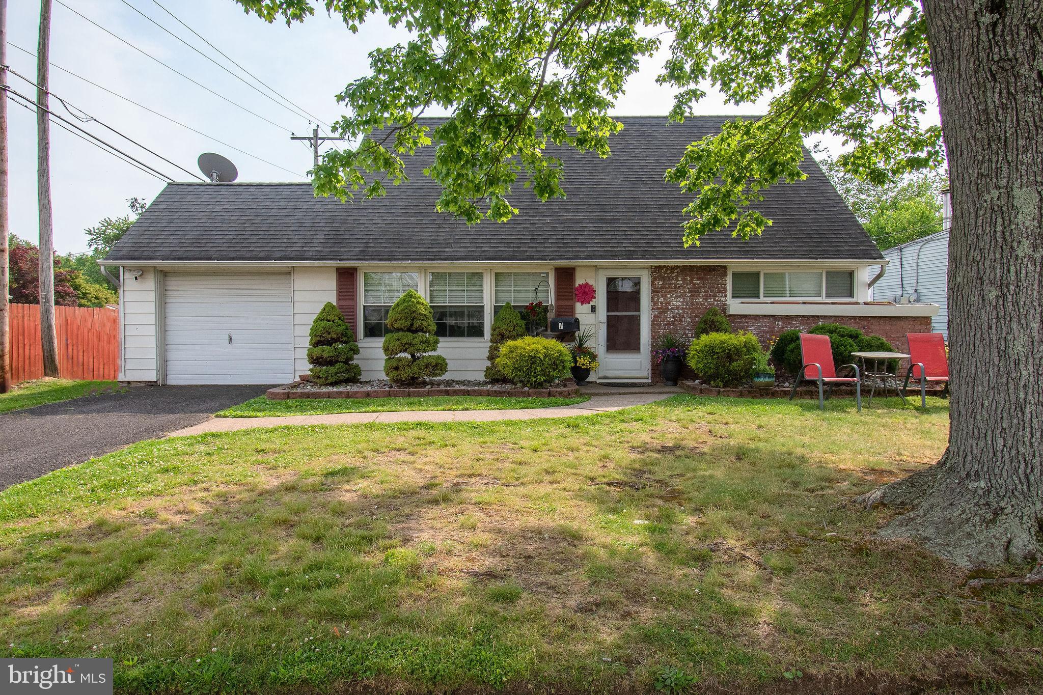 7 MacIntosh Road Levittown, PA 19056 - Photo 3 of 35 Gallery Image 3