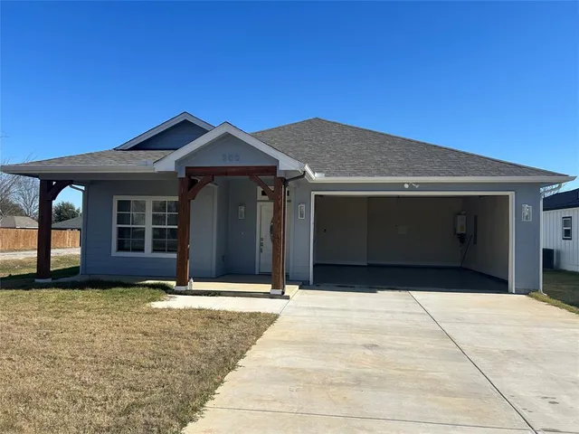 $2,400 | 200 South Oak Street, Venus, TX 76084
