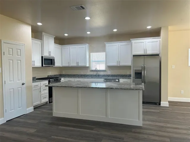 $2,400 | 200 South Oak Street, Venus, TX 76084