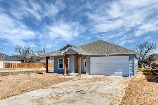 $2,400 | 200 South Oak Street, Venus, TX 76084