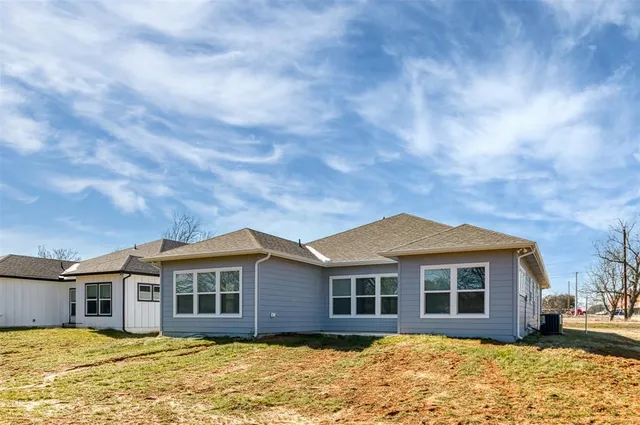 $2,400 | 200 South Oak Street, Venus, TX 76084