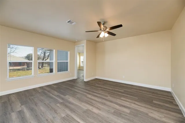 $2,400 | 200 South Oak Street, Venus, TX 76084