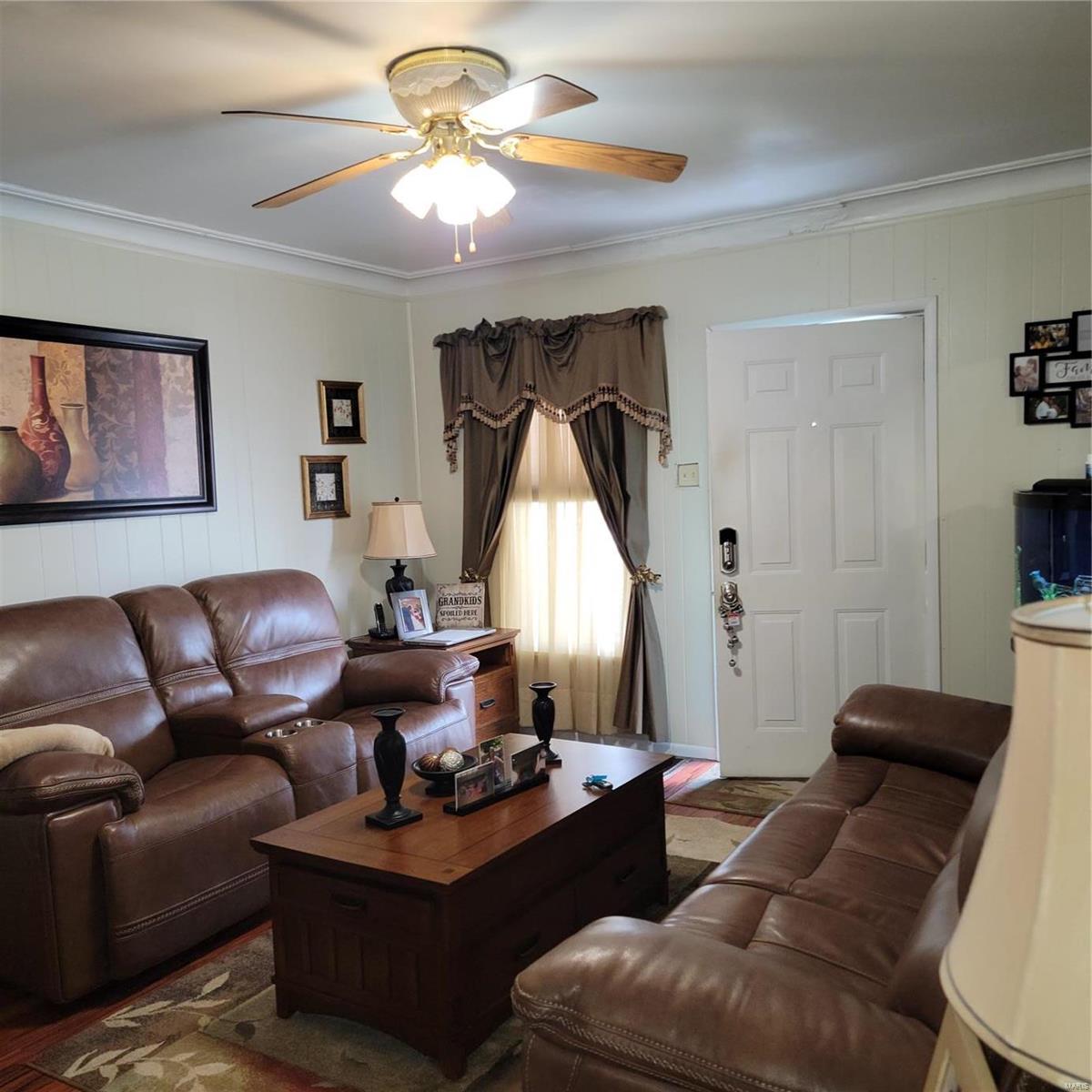 915 Wallace Street Alton, IL 62002 - Photo 3 of 22