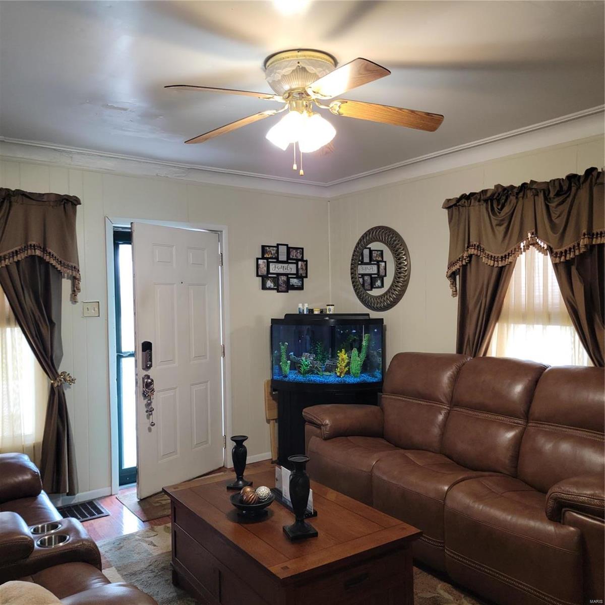 915 Wallace Street Alton, IL 62002 - Photo 4 of 22