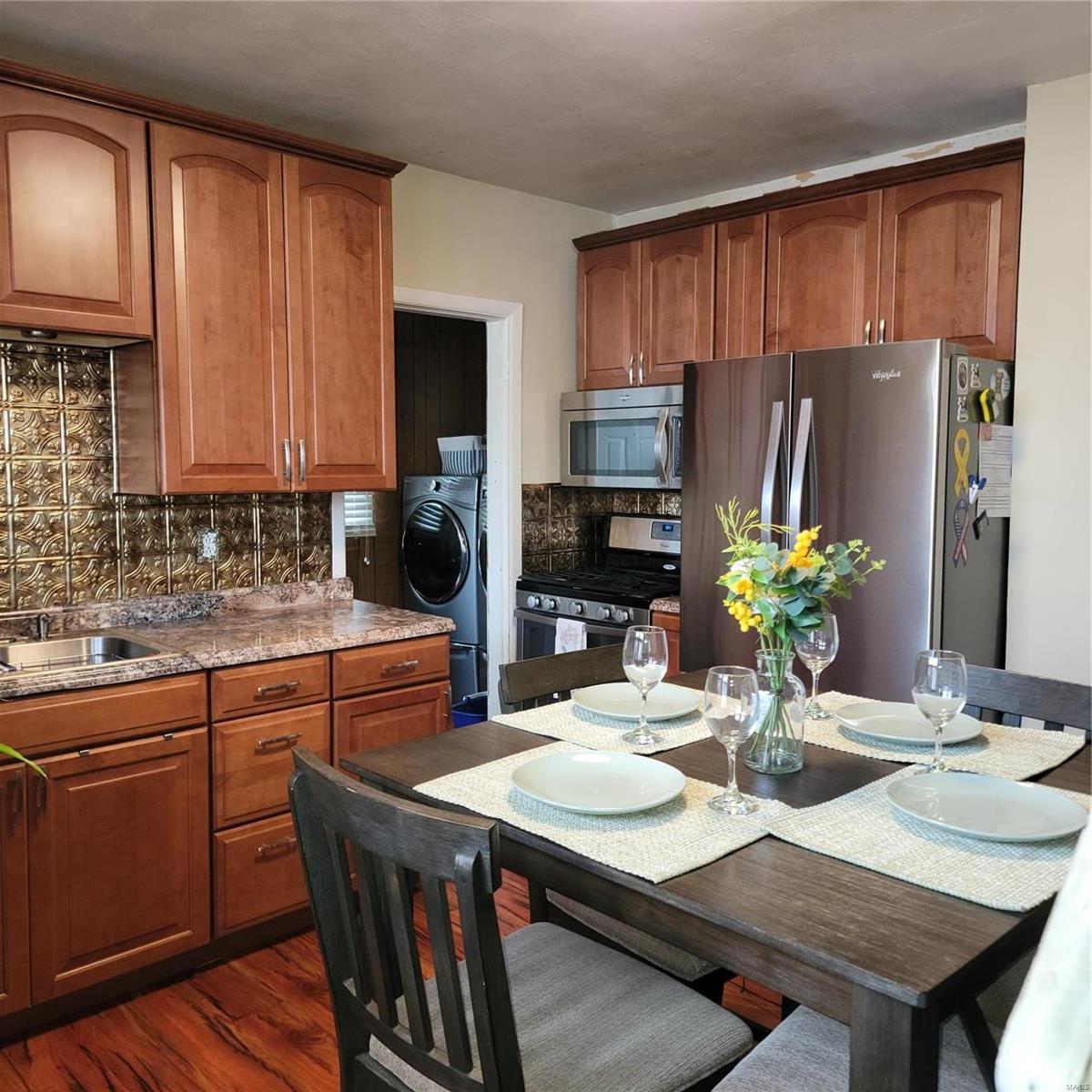 915 Wallace Street Alton, IL 62002 - Photo 8 of 22