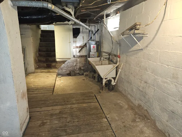 $99,900 | 2024 North B Street, Elwood, IN 46036