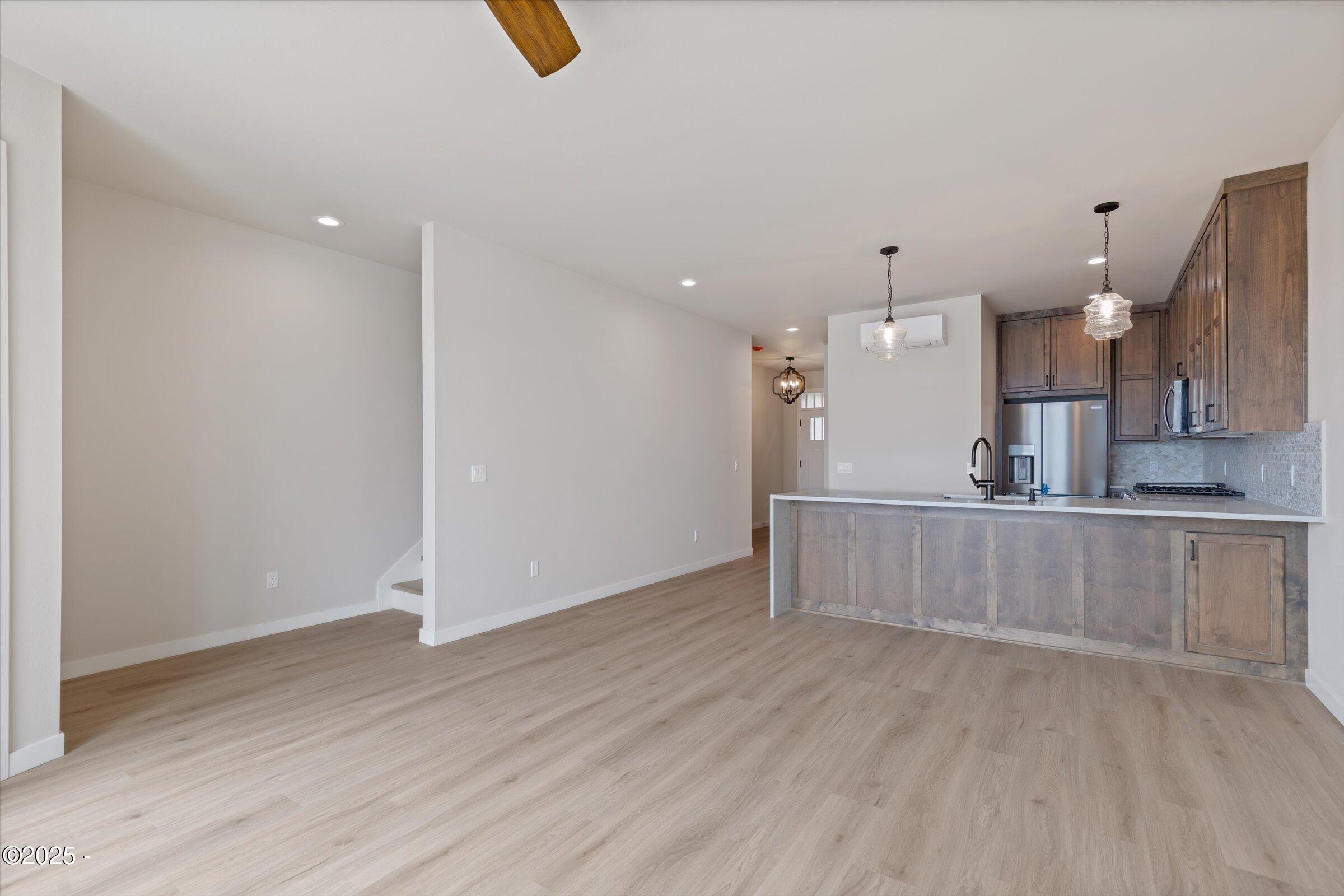 815 Southwest 13th Street, Unit 3 Newport, OR 97365 - Photo 11 of 46 08-IMG_5910