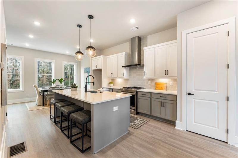 2202 Carlton Court Atlanta, GA 30318 - Photo 13 of 33