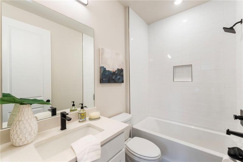 2202 Carlton Court Atlanta, GA 30318 - Photo 7 of 33